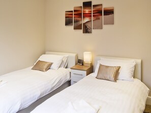 Twin bedroom | Reef Apartments - Dory, Sandown
