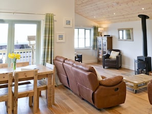 Open plan living/dining room/kitchen | Little Owl Lodge, St Columb, nr. Padstow