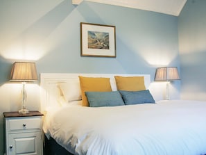 Double bedroom | Valley Farm Cottage - Valley Farm Cottages, Sudbourne, near Orford