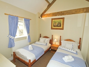The Peacock Barn twin bedded room | The Peacock Barn, Dunstall Cross, nr. Barton-under-Needwood