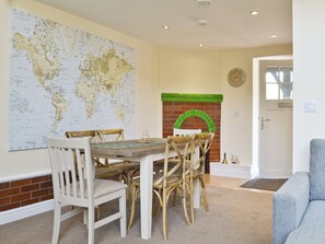 Living room/dining room | Abacus House, Hackney near Matlock
