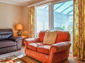 Living room with doors to the conservatory | Tan Y Fownog, Penrhyndeudraeth