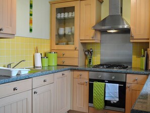 Well equipped kitchen | Culver Cottage, Sandown