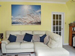 Bright and colourful living/dining room | Culver Cottage, Sandown