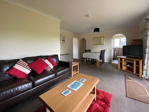 Living room/dining room | Tresco - Rosecraddoc Holiday Village, Liskeard