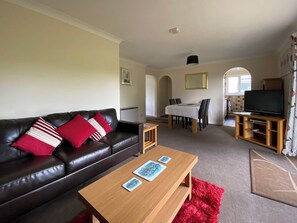 Living room/dining room | Tresco - Rosecraddoc Holiday Village, Liskeard