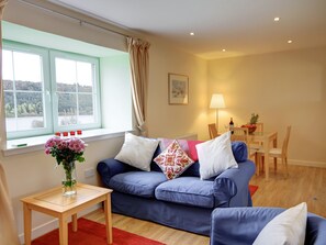 Living room/dining room | Osprey Hideaways - Peregrine Cottage, Stirling