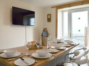 Charming dining area with sea views | Making Waves, Cellardyke near Anstruther