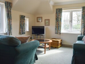 Comfortable living/ dining room | Oaklands, Ambleside
