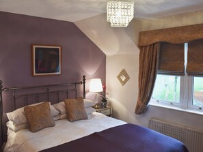 Double bedroom | 9 Howrah’s Court, Keswick