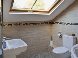 Bathroom | The Landings - Apartment 9, Filey