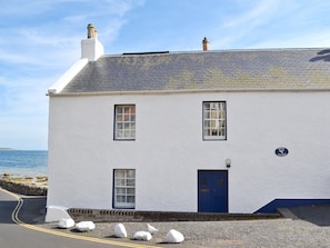 Charming holiday home in a fantastic seaside location | White Cottage, Lower Largo, near Leven