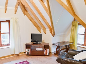 Living room | The Wheelwrights Post - Walnut Tree Cottage, Burgate, nr. Fordingbridge