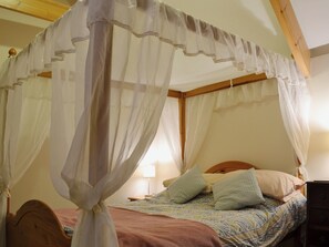 Four Poster bedroom | Ford Farm - Gareth, Milton, nr. Tenby