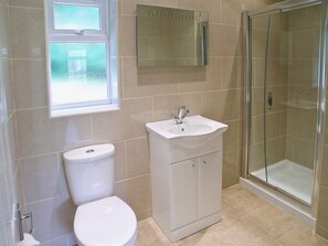 Bathroom | Coombehayes Lodge, Uplyme, nr. Lyme Regis