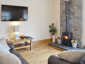 Open plan living/dining room/kitchen | Hen Weithdy, Rhostryfan, Caernarfon