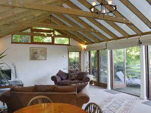 Light and bright living/ dining room | Wallhouse Barn, Bodmin