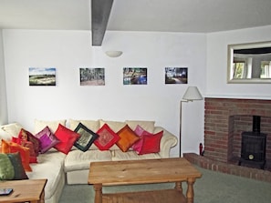 Spacious living room | Toad Hall, Island Harbour, near Newport