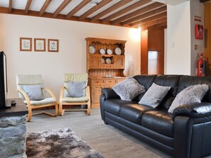 Open plan living space | Llofft Yr Yd - Parciau Farm Cottages, Caernarfon