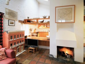 Living room/dining room | Deer Park Cottage, Gunton Park, nr. Hanworth