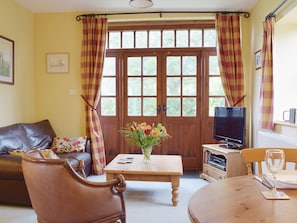 Living room/dining room | The Gig House, Stonham Aspal