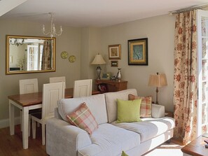 Living room/dining room | Rosie’s Retreat, Whitby