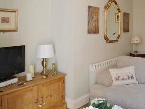 Living room/dining room | Rosie’s Retreat, Whitby