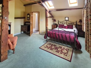 Master bedroom | Lilac Barn - Lilac Barn & Lilac Studio, Newton Reigny