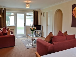 Living room/dining room | Rosecraddoc Holiday Village - Trebah, Liskeard