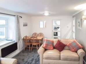 Living room/dining room | Quayside, Cemaes Bay