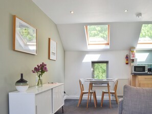 Modest dining area and adjacent kitchen | Biggan Mews - Oxtoby&rsquo;s Cottages York, York