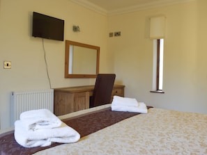 Double bedroom | The Cart Shed - Three Rivers Farm Cottages, Ferryside