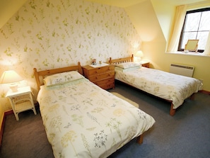 Twin bedroom | Hannah’s Cottage, Inverasdale, nr. Poolewe