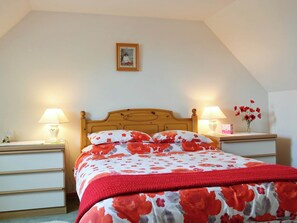 Double bedroom | Hannah’s Cottage, Inverasdale, nr. Poolewe