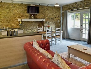 Beautifully designed open plan living space | Stable - Rosecraddoc Manor, Near Liskeard