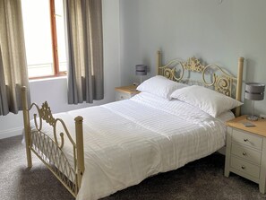 Double bedroom | Riverbank - Rosecraddoc Manor, Near Liskeard