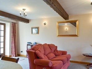 Spacious living and dining room | Big Barn - Hopgrove Farm Cottages, York