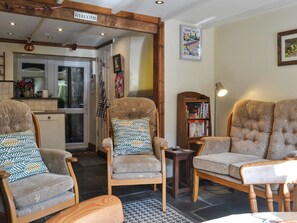 Open plan living space | The Bolthole, Milton Combe 