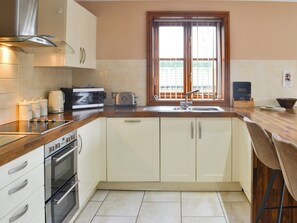 Kitchen area | George’s Gaff - The Laurels, Near Skegness