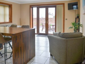 Open plan living space | George’s Gaff - The Laurels, Near Skegness