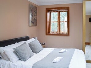 Double bedroom | George’s Gaff - The Laurels, Near Skegness