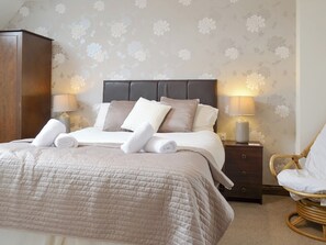 Relaxing master bedroom | The Old Byre - West Bridge End, Frosterley, near Bishop Auckland