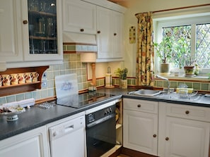 Well equipped kitchen | Lace Cottage, Ashbourne