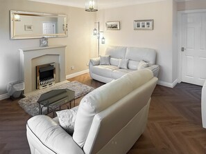 Attractively decorated living and dining area | Cleet’s Retreat, Seahouses