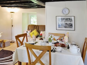 Cosy dining area for up to four people | Capel Fawnog Bach - Capel Fawnog Mawr and Capel Fawnog Bach, Talsarnau near Harlech