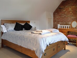 Double bedroom | The Lodge at the Granary, Gretton, near Cheltenham