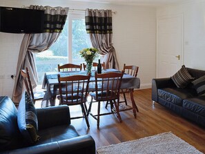 Living room/dining room | River View Villa - Rosecraddoc Manor, Liskeard