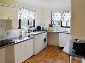 Kitchen | Rosecraddoc Manor - River View Villa, Liskeard