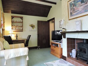 Elegantly decorated living room/dining room | Moorlands Cottage, Levisham
