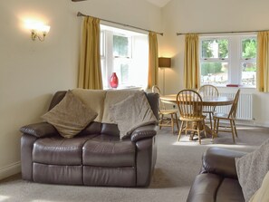 Spacious living/ dining room | Heckley Cottage - Heckley Cottages, Alnwick
